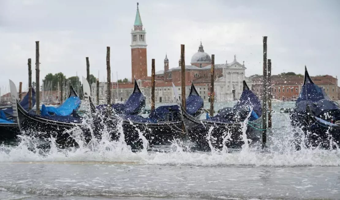 Venice records surge in high tides